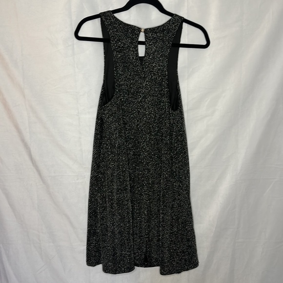 ONE STORY METALLIC A LINE DRESS (L) - Picture 6 of 7